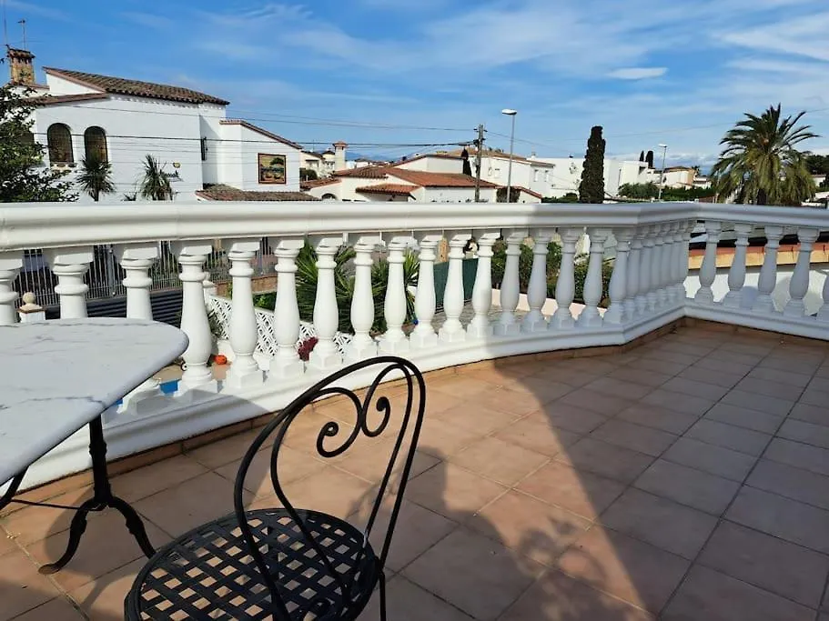 Jolie Maison Avec Sa Piscine Privee Wifi Empuriabrava Spain