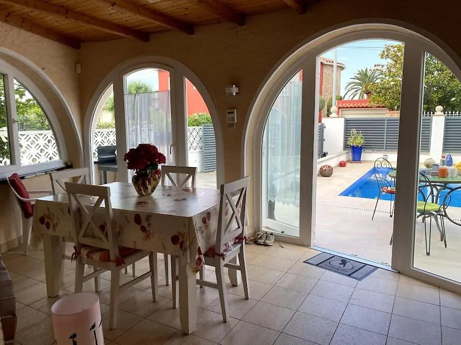 Jolie Maison Avec Sa Piscine Privee Wifi Empuriabrava